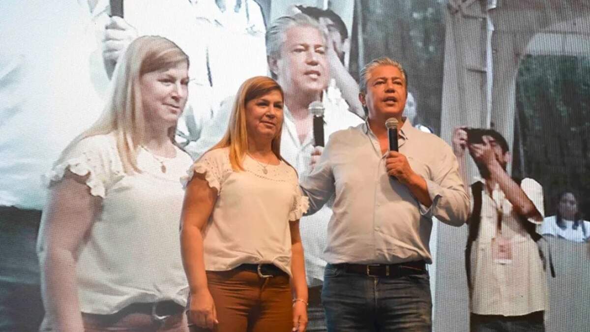 Gloria Ruiz junto a Rolando Figueroa. Fuente (Twitter).