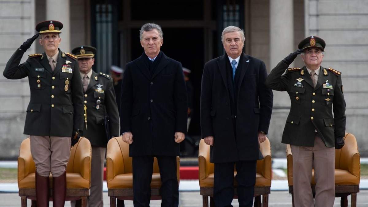 El expresidente de la Nación, Mauricio Macri y el exministro de Defensa, Oscar Aguad. Fuente: (Twitter)