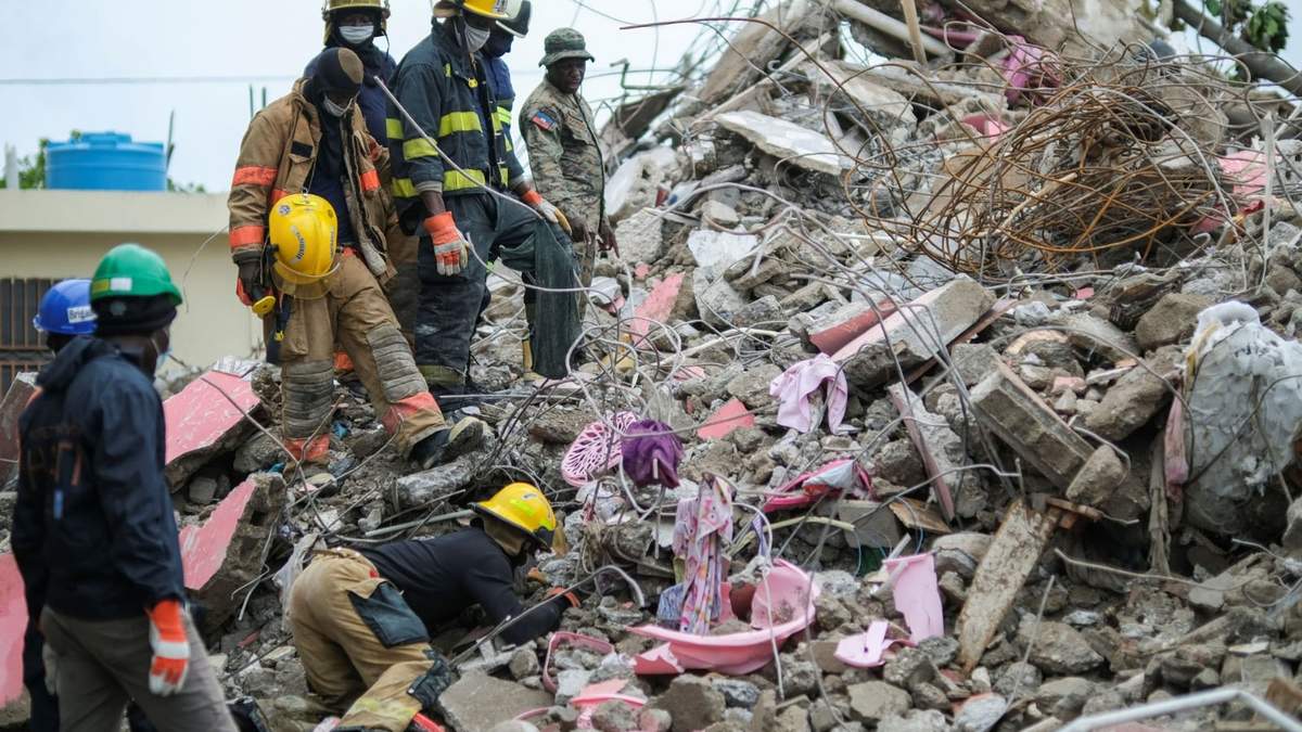 Operaciones de rescate en Haití tras el terremoto. Fuente: (Twitter)