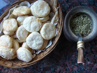 3 tipos de bizcochitos materos con una misma masa: una receta versátil y económica para tus mates