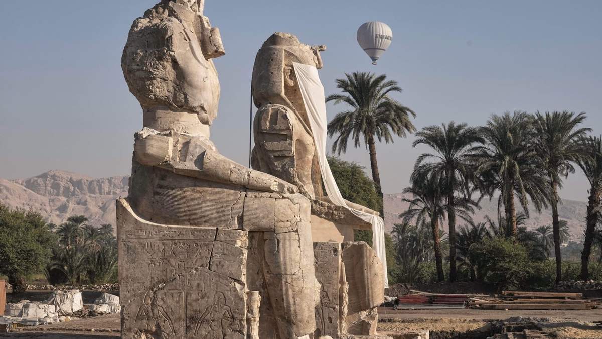 Las estatuas del faraón Amenhotep III en Luxor, Egipto, el 14 de diciembre del 2025