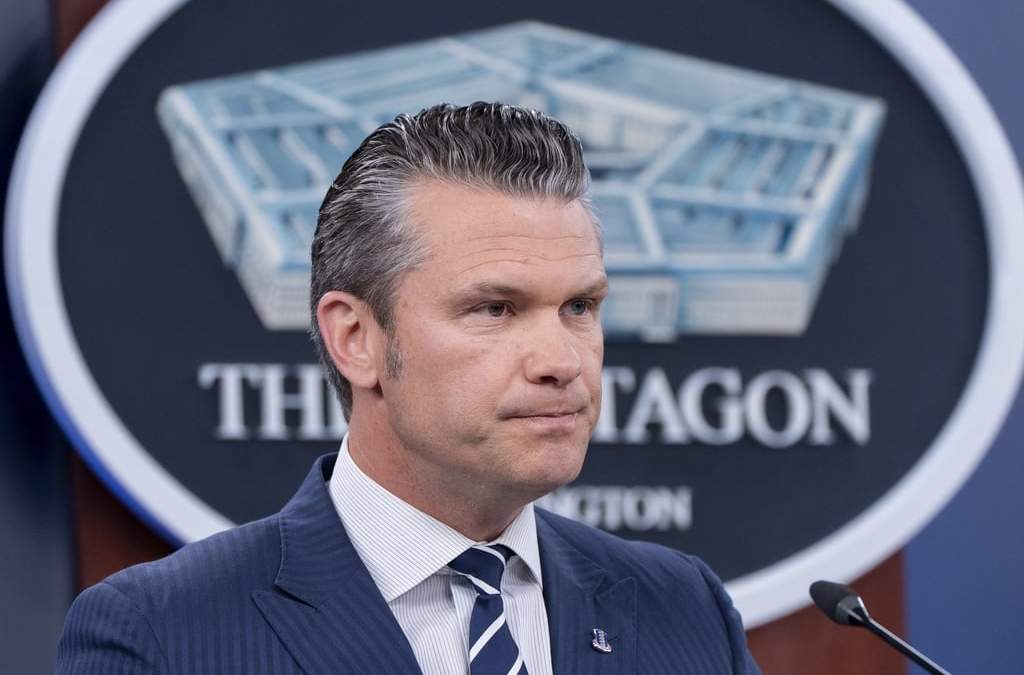 El secretario de la Defensa de Estados Unidos, Pete Hegseth, en una conferencia de prensa después de que las fuerzas norteamericanas atacaron tres centrales nucleares en Irán, la mañana de este domingo 22 de junio en la Casa Blanca