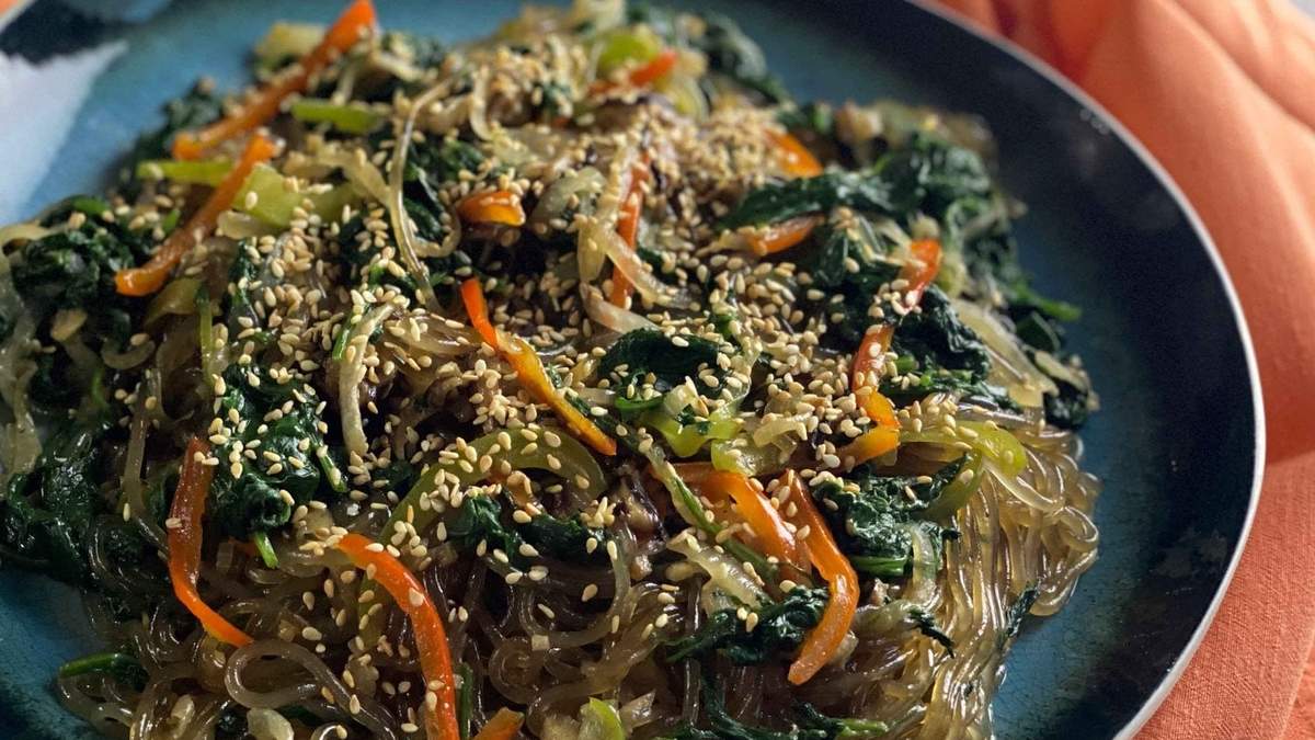 Japchae. Fuente: (Instagram)