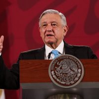 López Obrador: "Vamos a ser autosuficientes en la producción de gasolinas"