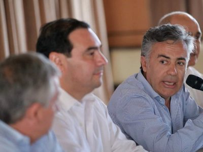 La Unión Cívica Radical evaluó el primer mes de gobierno y habló de "medidas que generan dudas"