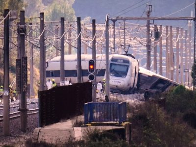 Número de muertos en descarrilamiento de trenes en España aumenta a 39