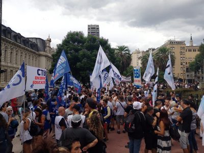 Docentes bonaerenses protestan este lunes frente a la Secretaría de Educación de la Nación