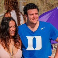 Después de la partida de Álex Lequio, se pudo ver por primera vez a su novia Carolina Monje