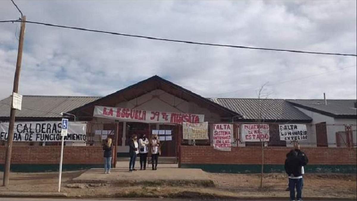 Uno de los reclamos en La escuela N° 59. Fuente: (Izquierda Diario)