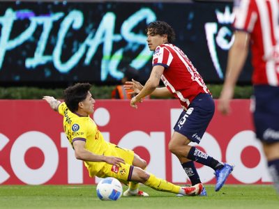 Con un autogol del uruguayo Cáceres, Chivas toma ventaja sobre América en la Concacaf (Video)