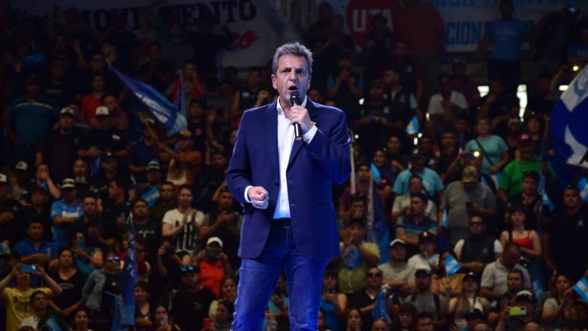 Sergio Massa en el Polideportivo de Cipolletti. Fuente: (Twitter)