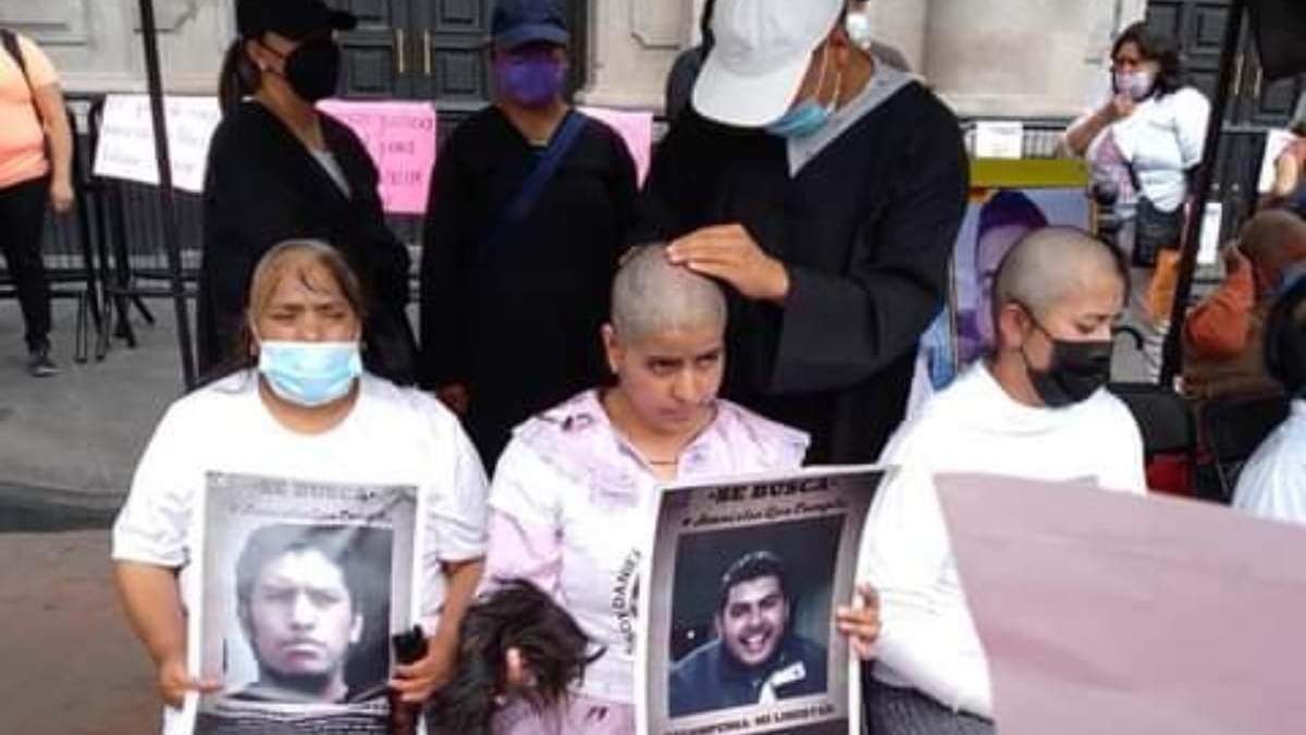 Mujeres se raparon en Edomex para exigir la liberación de sus familiares