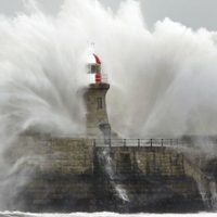 Alerta roja en Reino Unido por la tormenta Eunice: podría ser la peor de los últimos 30 años