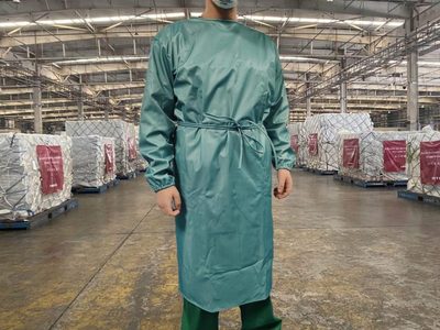 La tienda de ropa Zara confecciona batas para personal sanitario