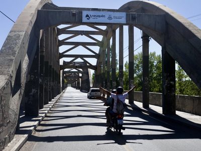 Desvíos en Avenida Mosconi: cómo circular por los puentes carreteros durante la obra