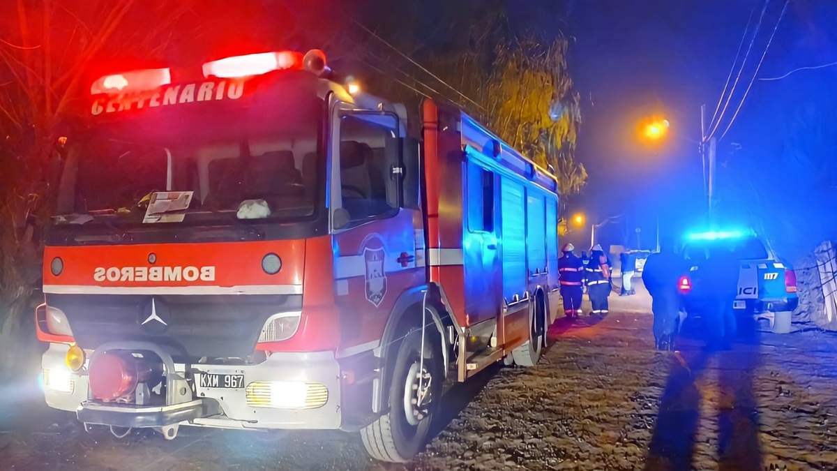 Cuarte de Bomberos Voluntarios de Centenario intervino en Vista Alegre. Fuente: (Twitter)