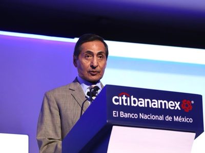 Sheinbaum ratifica que mantendrá a Rogelio Ramírez de la O en Hacienda