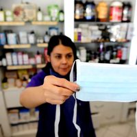 Colapsaron las reservas de barbijos en las farmacias de Capital y el Conurbano