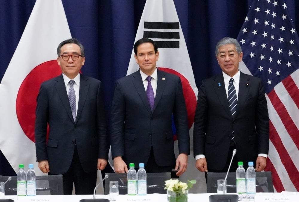 De izquierda a derecha: Cho Tae Yul, ministro de Relaciones Exteriores de la República de Corea; Marco Rubio, secretario de Estado de EU, e Iwaya Takeshi, ministro de Asuntos Exteriores de Japón
