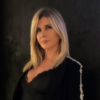 Débora Plager tiene la prenda más canchera y fácil de combinar de la temporada: mirá cómo sacarle provecho