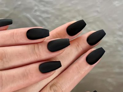 Nail art en color negro: los mejores diseños, sencillos e ideales para el día y la noche