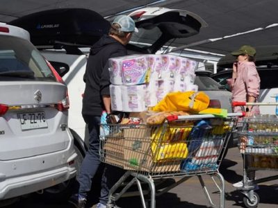 Por la diferencia cambiaria, compradores chilenos desabastecen los supermercados de Neuquén