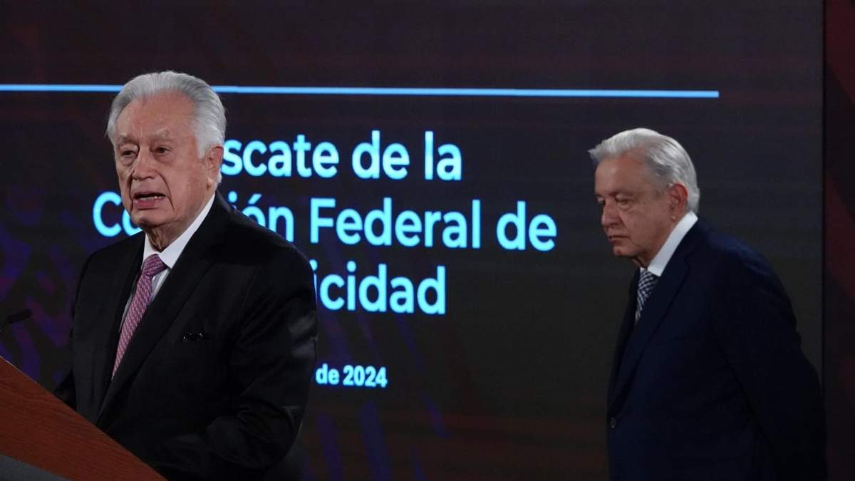 Manuel Bartlett y Andrés Manuel López Obrador, en conferencia en julio de 2024