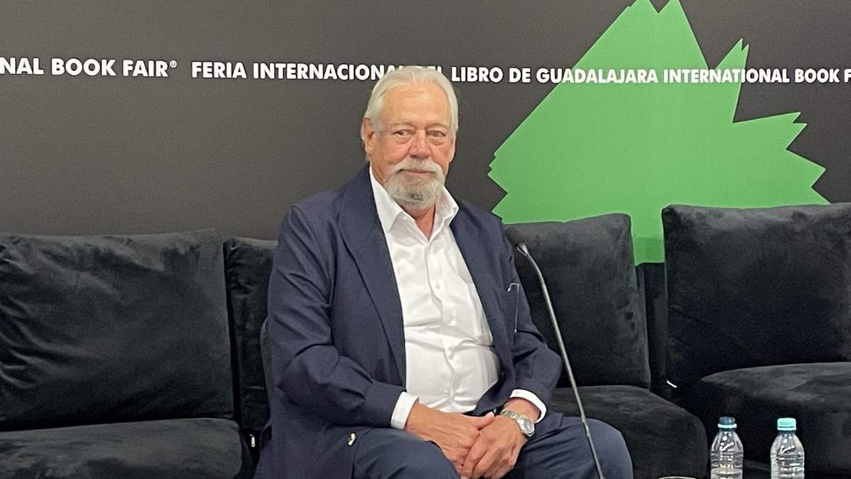 El escritor Gonzalo Celorio, Premio Cervantes 2025, en la FIL
