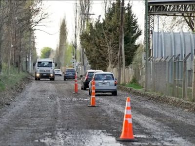 Anunciaron el comienzo de las obras de asfalto en la calle Futaleufú, que une Neuquén y Plottier