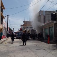 Y en dos municipios, poblanos queman paquetes electorales