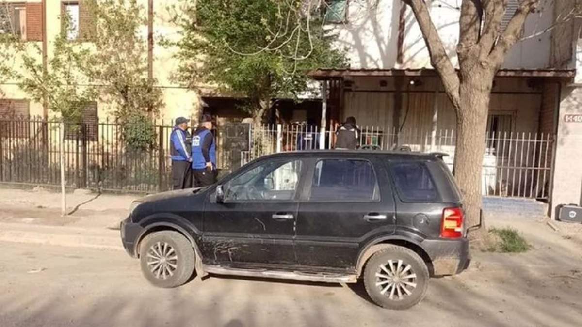 La camioneta en la que escaparon los prófug Fuente: (Facebook)