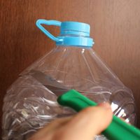 Si tenés bidones de aceite vacíos, no los tires: creá este útil organizador para tus broches en pocos minutos
