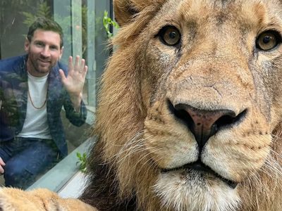 Messi, que está en el país para las Fiestas, realizó el saludo “Jai Mata Di” en la India