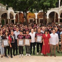 Gobernador Durazo premia con becas a medallistas de los Juegos Deportivos Nacionales