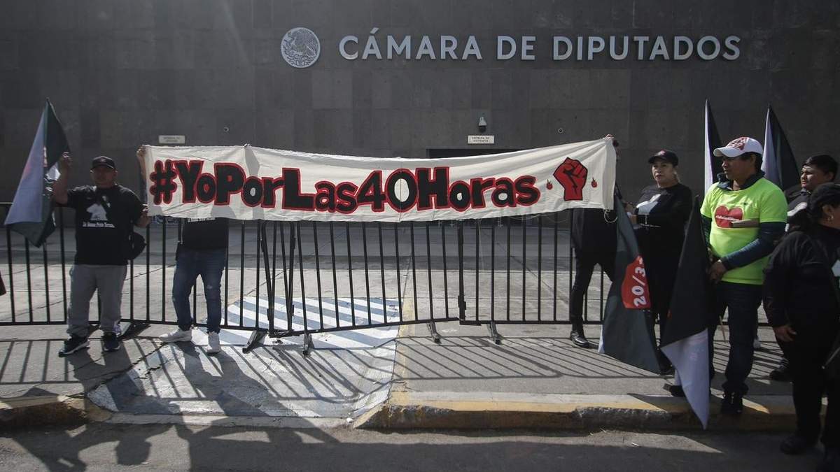 Un grupo de trabajadores protestó afuera de la Cámara de Diputados