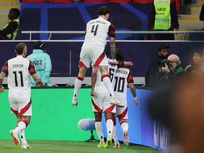 De Arrascaeta firma doblete y Flamengo elimina al Cruz Azul en la Copa Intercontinental