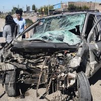 Una mujer chocó contra un camión estacionado en el Acceso Este