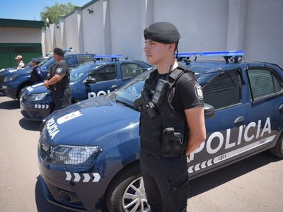 Seguridad sale a comprar autos de diferentes marcas para investigaciones
