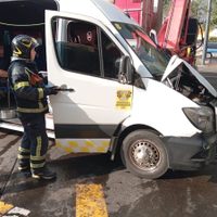 Choque de dos combis en la calzada Ignacio Zaragoza deja al menos 11 heridos