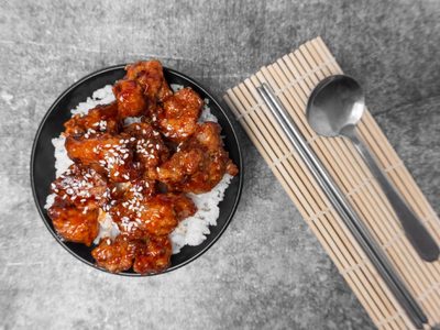 En pocos pasos: cómo preparar el pollo frito coreano que es el favorito de J-Hope de BTS