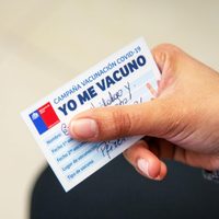 El ministro de Salud de Chile adelantó cuántas dosis contra el coronavirus tendrían que darse al año