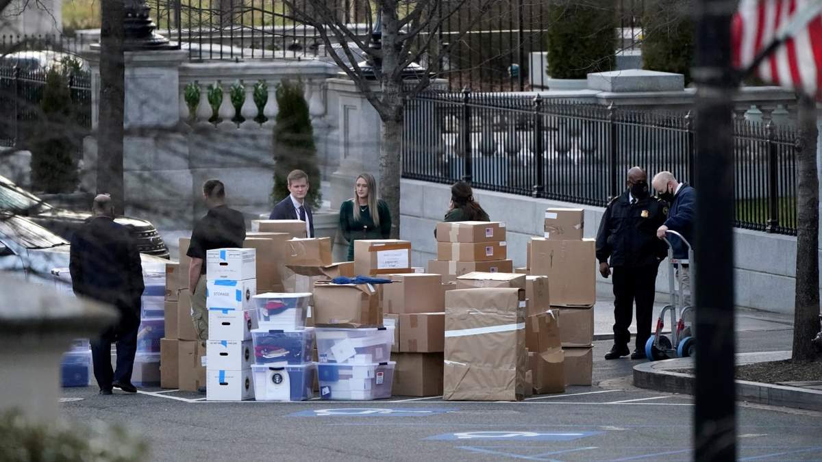 Personal de la Casa Blanca comenzó a trasladar paquetes