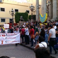Marchan por los 43 en el cierre del Cervantino