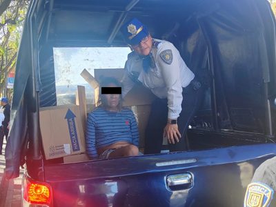 Mujer en situación de calle acuchilla a un joven en la Alameda Central