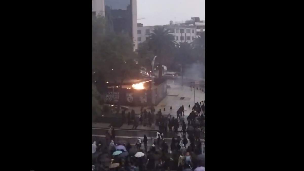 Estallido en el Sonora Grill durante la marcha por Ayotzinapa
