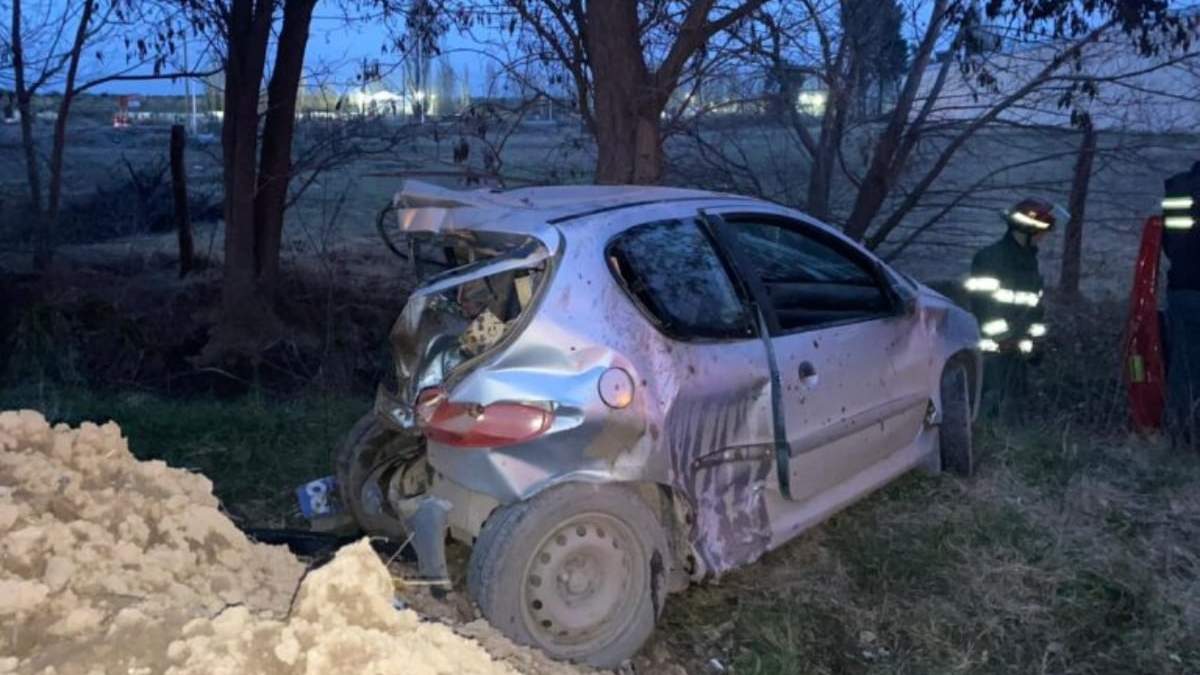 El rodado menor fue el que se llevó la peor parte del siniestro vial. Fuente: (Centenario Digital)
