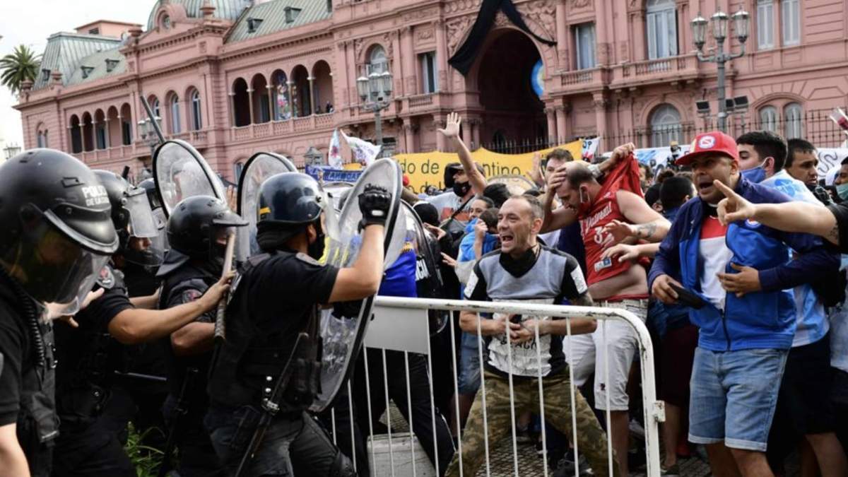 Incidentes en el velatorio de Maradona. Fuente: (Twitter)