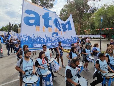 Paro docente en Neuquén: ATEN marchó y lanzó fuertes críticas al Gobierno nacional