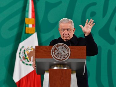 AMLO desestima denuncia penal contra consejeros del INE