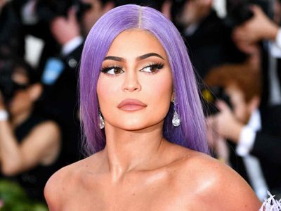 ¡OMG! Kylie Jenner cediendo al calor es la imagen más candente que verás hoy. ¡Un fuego!